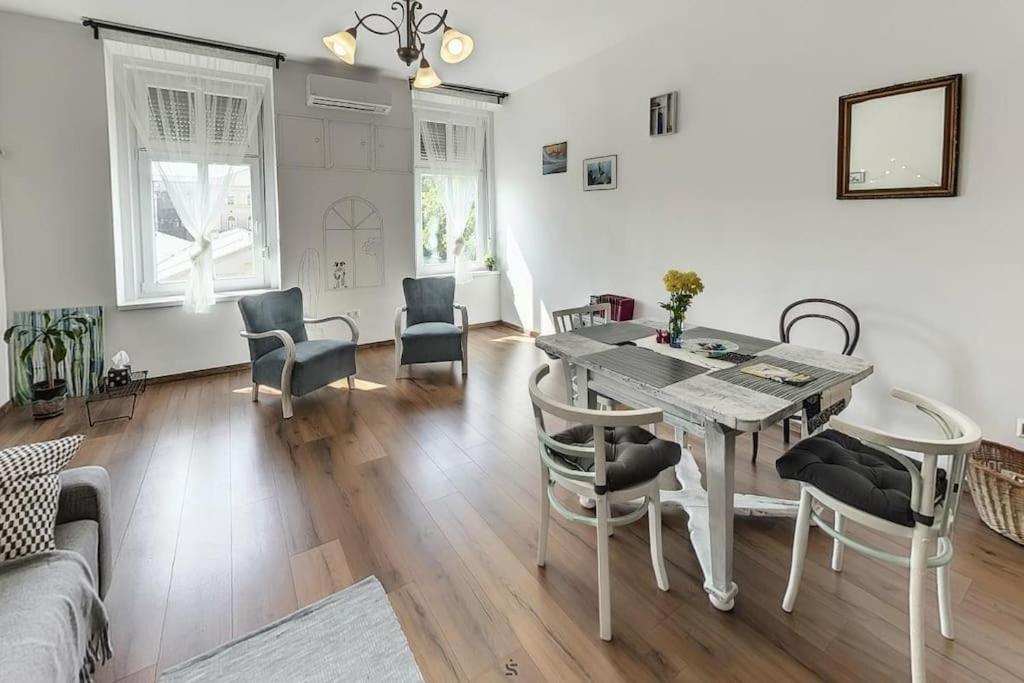 Bright Sunny Apt At Keleti Station,Near Citycenter Budapest Esterno foto